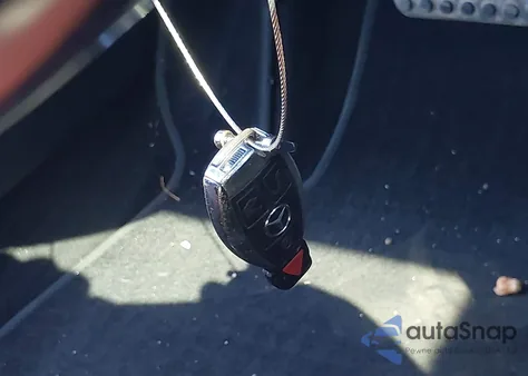 2012 Mercedes-Benz C 250 z USA, uszkodzony, nr VIN WDDGJ4HB1CF757165